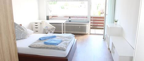 1 slaapkamer, een bureau, gratis wifi, beddengoed