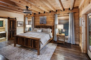 4 soverom, strykejern/-brett, wi-fi (inkludert) og sengetøy