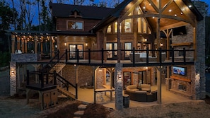 Exterior - Holiday Luxury Lodge: Views Theater Outdoor Fun (Sevierville)