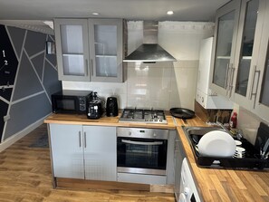 Private kitchen - 1 bedroom studio London S8 (London)