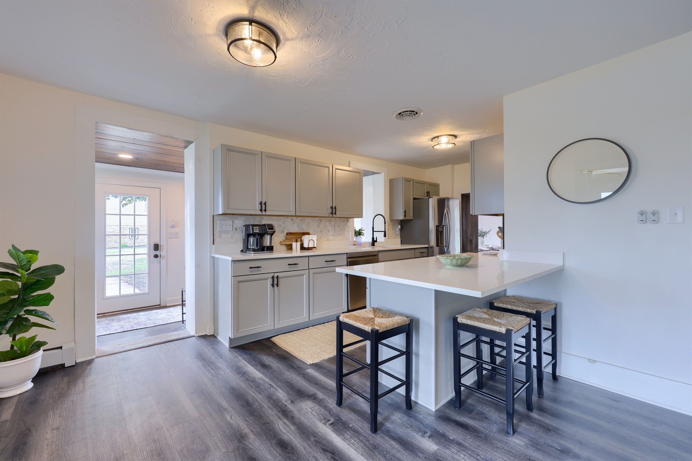 Kylskåp, mikrovågsugn, ugn och spishäll