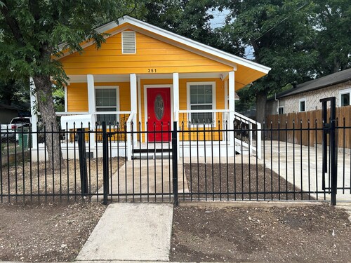Charming 3-bedroom house with AC, WiFi ,Near San Antonio Downtown !!.