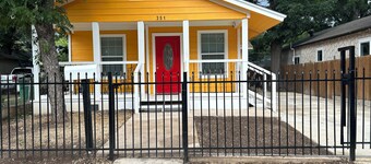 Charming 3-bedroom house with AC, WiFi ,Near San Antonio Downtown !!.