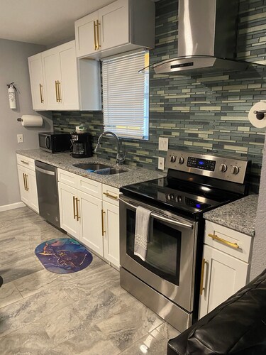 Charming 3-bedroom house with AC, WiFi ,Near San Antonio Downtown !!.