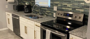 Charming 3-bedroom house with AC, WiFi ,Near San Antonio Downtown !!.