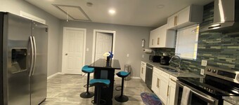 Charming 3-bedroom house with AC, WiFi ,Near San Antonio Downtown !!.