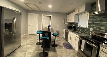 Charming 3-bedroom house with AC, WiFi ,Near San Antonio Downtown !!.