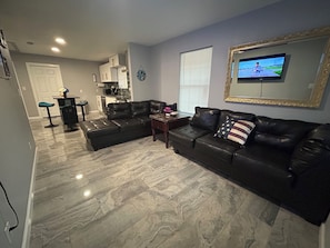 Smart TV - Charming 3-bedroom house with AC, WiFi ,Near San Antonio Downtown !!. (San Antonio)