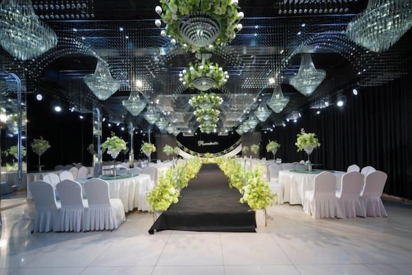 Banquet hall - Jinxin Hostel (Laoling)