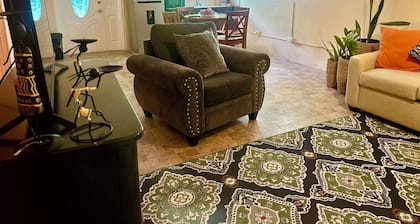 Guest Suite 100 steps from the Ocean Solar powered