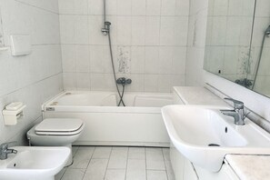 Shower, bidet, towels