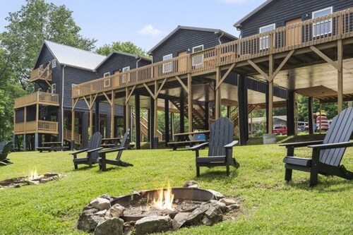 Riverfront Cabin Retreat - Cabin #2 of 5 - Sleeps 4