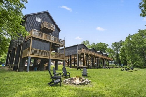 Riverfront Cabin Retreat - Cabin #2 of 5 - Sleeps 4