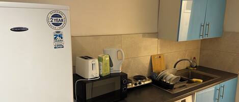 Fridge, microwave, stovetop, electric kettle