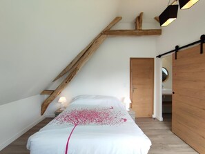 3 bedrooms, travel crib, free WiFi