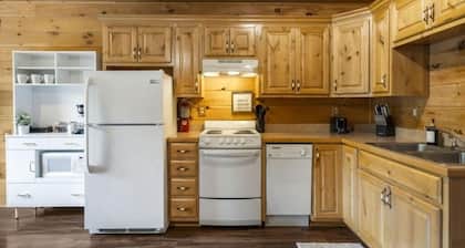 Cozy Riverfront Cabin #1 on the James River! Sleeps 4, #1 of 5 Cabins