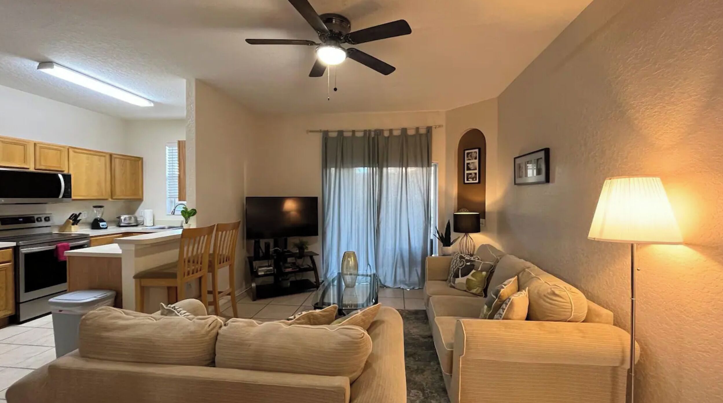 Where Memories Flourish Luxurious 4Bed/3Bath townhouse 8 mins to Disney!