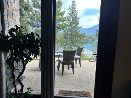 1 BR Lakeview, 5 Mins to Glacier