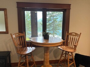 Dining - 1 BR Lakeview, 5 Mins to Glacier (West Glacier)