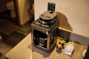 Kaffee und/oder Kaffeemaschine