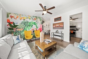 Smart TV, table football, books - Cocoa Beach Retreat -Hot Tub-Steps to Sand-Games-Bikes-Pet friendly (Cocoa Beach)