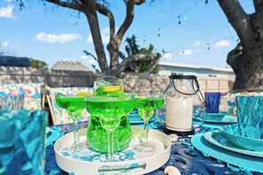 Outdoor dining - Cocoa Beach Retreat -Hot Tub-Steps to Sand-Games-Bikes-Pet friendly (Cocoa Beach)