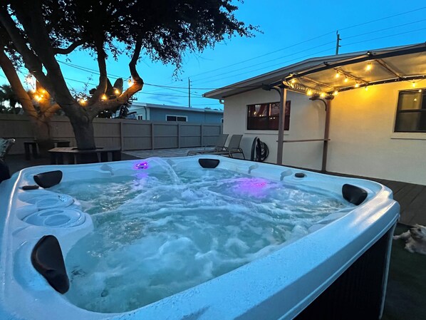 Outdoor spa tub