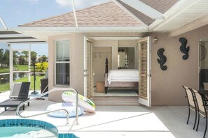 Terrace/patio - Heated Pool•Spacious 5BR/4BA•WiFi•Water Views•BBQ• (Rotonda West)