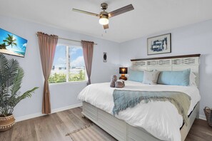 3 室のベッドルーム、デスク、アイロン / アイロン台、旅行用ベビーベッド