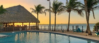 Your Beach Base: 3 miles to Anna Maria, Beaches, IMG+Firepit+15 min to LECOM