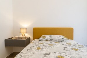 2 bedrooms, WiFi, bed sheets