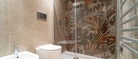 Regadera, secadora de cabello, bidet