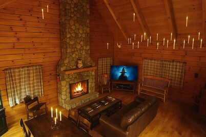 Hogwarts Hideaway -XL Outdoor deck/Scenic Hot Tub/Movie Theater in Private Woods