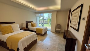 4 chambres, coffres-forts dans les chambres, fer et planche Ă repasser
