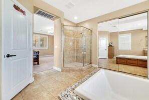 Shower, hair dryer, towels, soap - 5 bed rooms 3.5 bathroom
Pool table
Home theater
Fire place indoor / outdoor (Riverside)