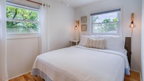 2 quartos, ferros/tábuas de passar roupa, acesso à internet