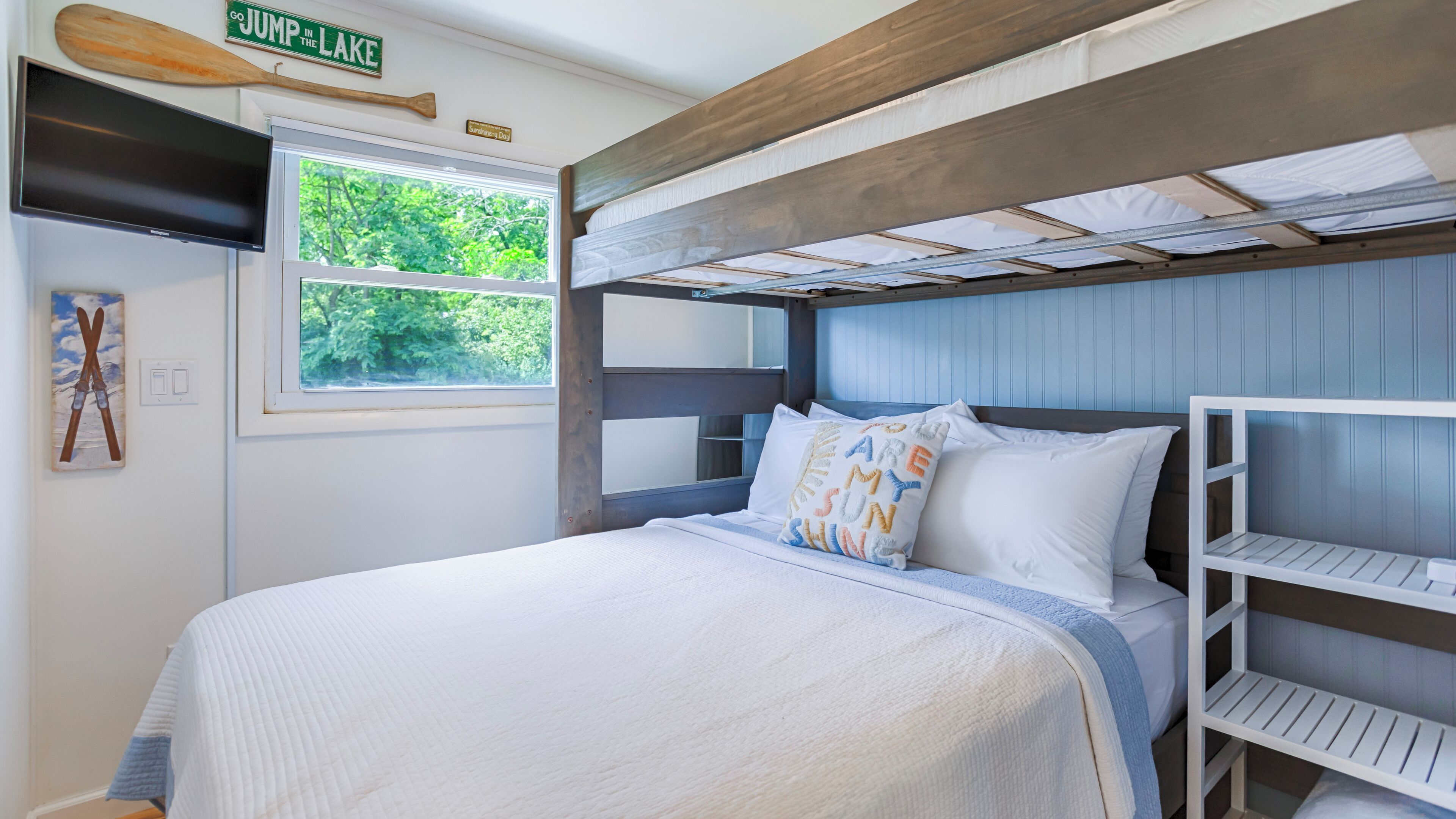 2 habitaciones, tabla de planchar con plancha y acceso a internet 