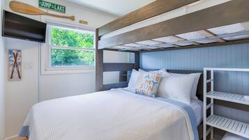 2 bedrooms, iron/ironing board, internet, bed sheets