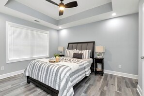 2 habitaciones, tabla de planchar con plancha, wifi y ropa de cama 