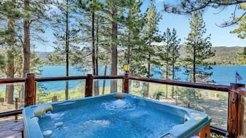 Tina de hidromasaje al aire libre