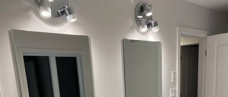 Dusche, Haartrockner, Bidet, Handtücher