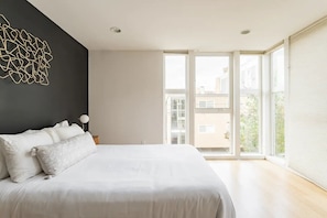 3 chambres, fer et planche à repasser, Wi-Fi, draps fournis