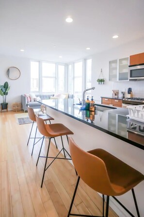 Interior - Walk to Space Needle from a Cap Hill Loft w/VIEWS (Seattle)