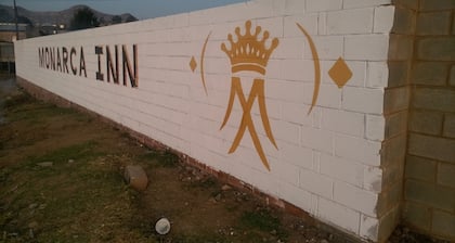 Monarca Inn - Gorgeous 10-bedroom apartment in Phuthaditjhaba Qwaqwa Makwane