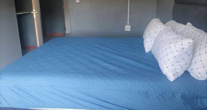Monarca Inn - Gorgeous 10-bedroom apartment in Phuthaditjhaba Qwaqwa Makwane