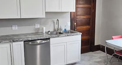 Newly renovated 19th century 4bdrm 2ba house in quaint Sutherland, IA WiFi, AC