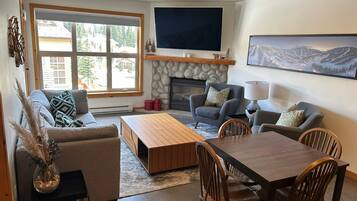 Televisión y chimenea