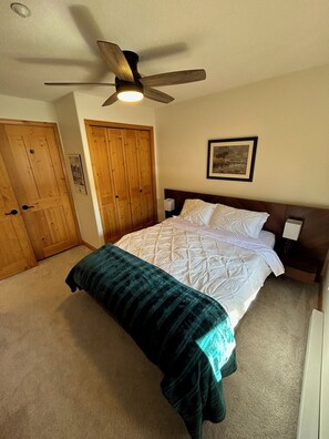 2 bedrooms, iron/ironing board, WiFi, bed sheets
