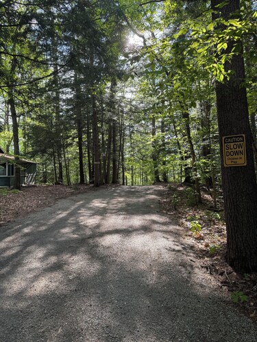 Cozy Home with Modern Upgrades in Quite Wooded Setting -Tri-St Area NH, MA, VT