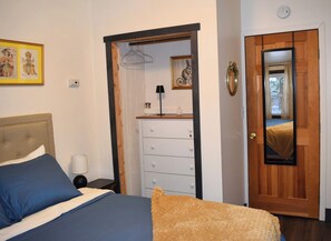 2 bedrooms, desk, free WiFi, bed sheets